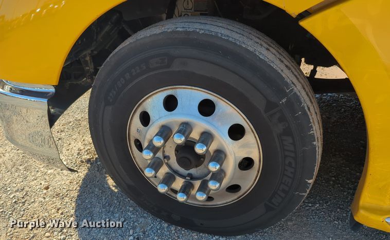 image for item EQ2464 2021 Kenworth T680 semi truck