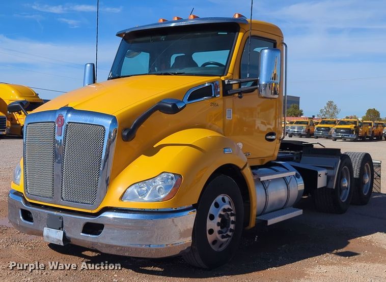 image for item EQ2466 2021 Kenworth T680 semi truck