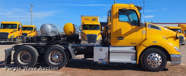 image for item EQ2466 2021 Kenworth T680 semi truck