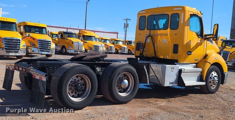 image for item EQ2466 2021 Kenworth T680 semi truck