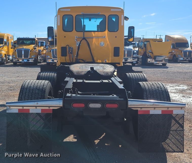 image for item EQ2466 2021 Kenworth T680 semi truck