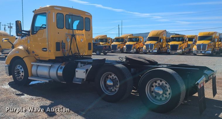 image for item EQ2466 2021 Kenworth T680 semi truck