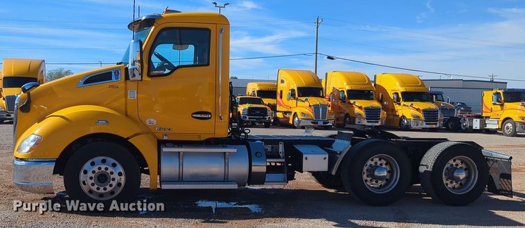 image for item EQ2466 2021 Kenworth T680 semi truck