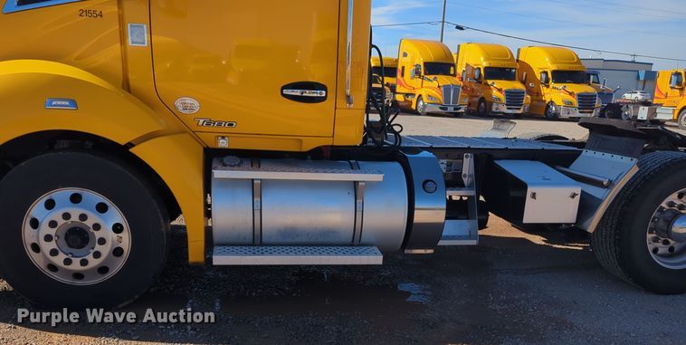 image for item EQ2466 2021 Kenworth T680 semi truck