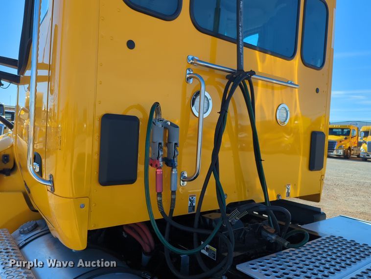 image for item EQ2466 2021 Kenworth T680 semi truck