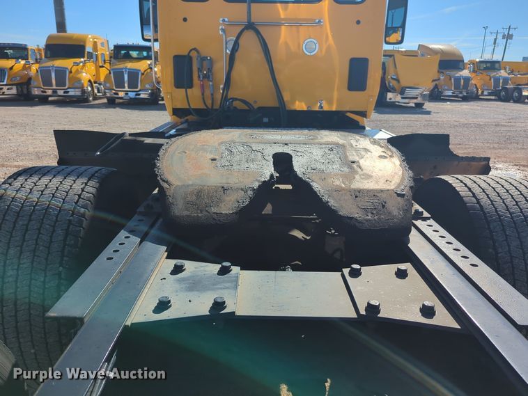 image for item EQ2466 2021 Kenworth T680 semi truck