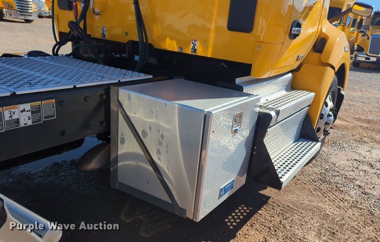 image for item EQ2466 2021 Kenworth T680 semi truck