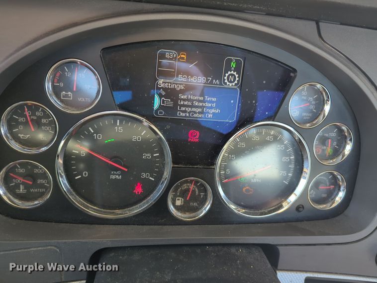 image for item EQ2466 2021 Kenworth T680 semi truck