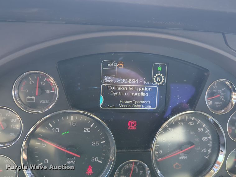 image for item EQ2466 2021 Kenworth T680 semi truck