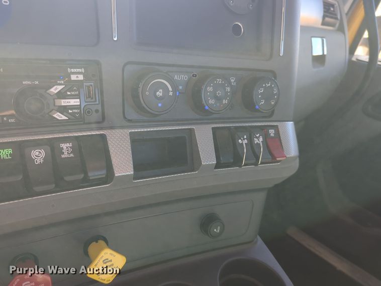 image for item EQ2466 2021 Kenworth T680 semi truck