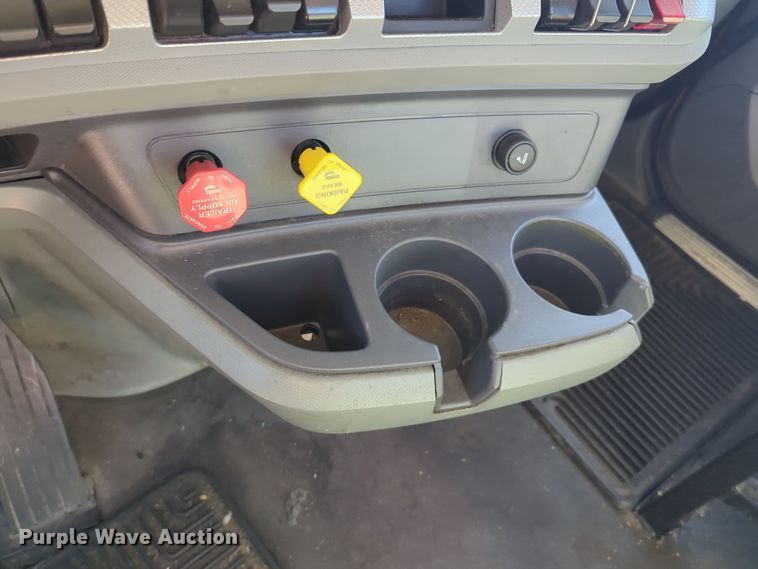 image for item EQ2466 2021 Kenworth T680 semi truck