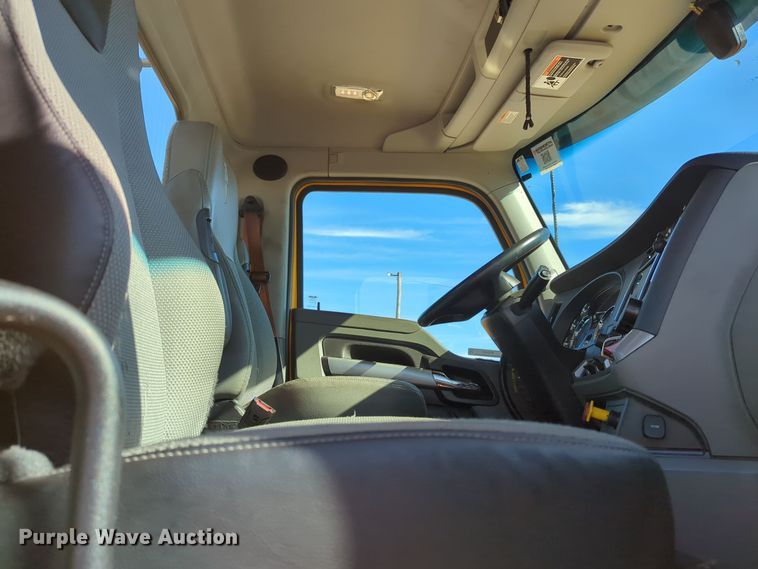 image for item EQ2466 2021 Kenworth T680 semi truck