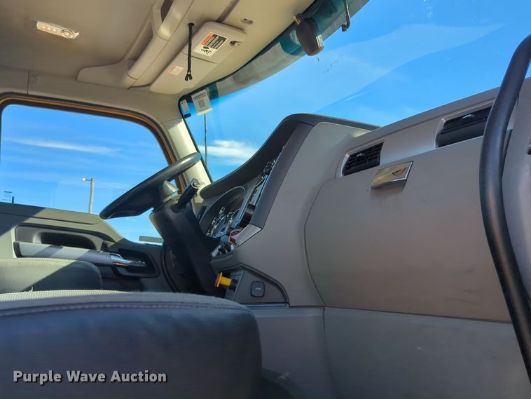 image for item EQ2466 2021 Kenworth T680 semi truck