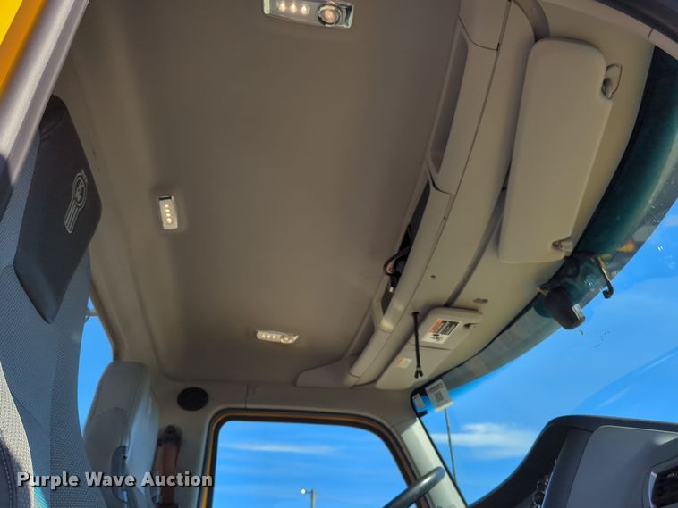 image for item EQ2466 2021 Kenworth T680 semi truck