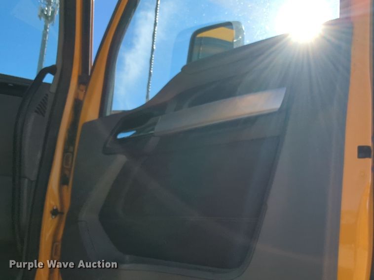 image for item EQ2466 2021 Kenworth T680 semi truck