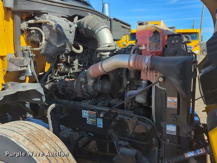 image for item EQ2466 2021 Kenworth T680 semi truck