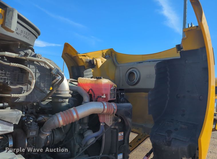 image for item EQ2466 2021 Kenworth T680 semi truck