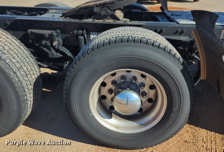 image for item EQ2466 2021 Kenworth T680 semi truck