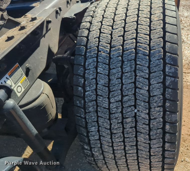 image for item EQ2466 2021 Kenworth T680 semi truck