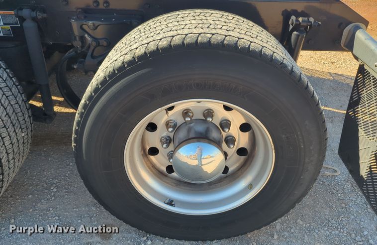 image for item EQ2466 2021 Kenworth T680 semi truck