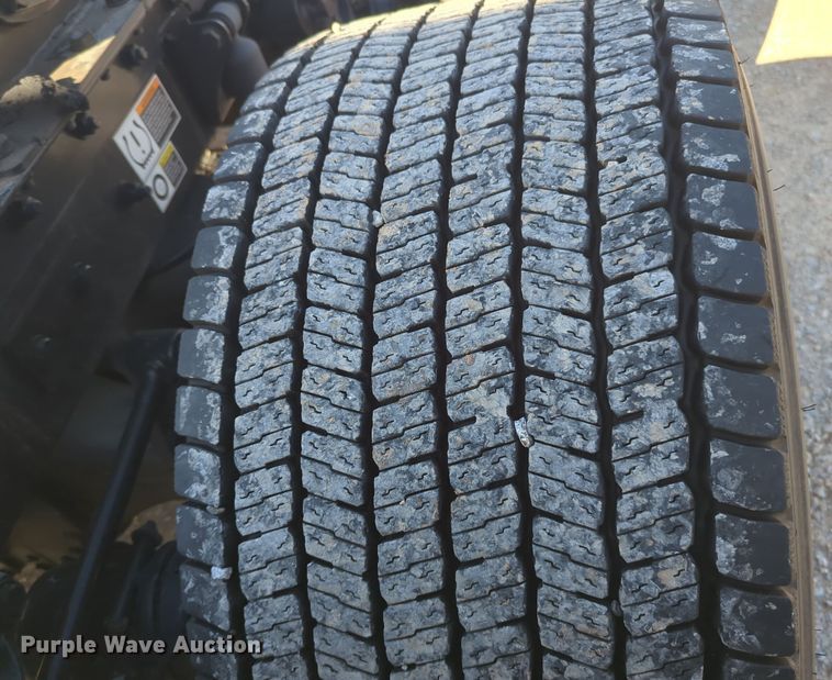 image for item EQ2466 2021 Kenworth T680 semi truck