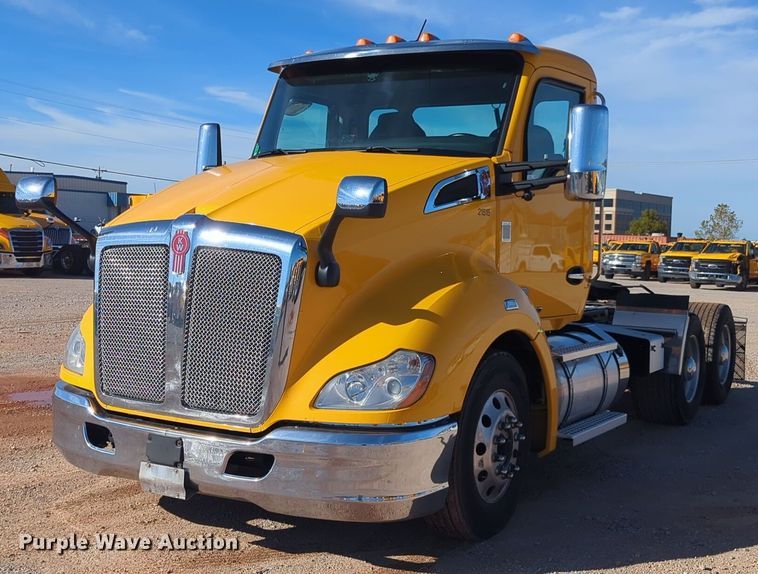 image for item EQ2468 2021 Kenworth T680 semi truck
