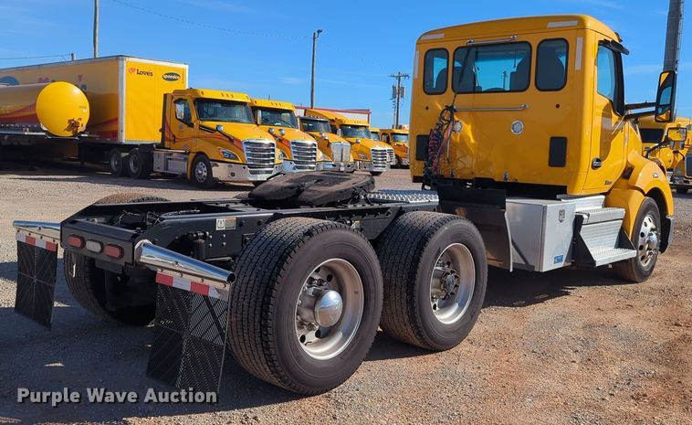 image for item EQ2468 2021 Kenworth T680 semi truck