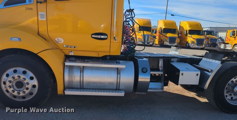 image for item EQ2468 2021 Kenworth T680 semi truck