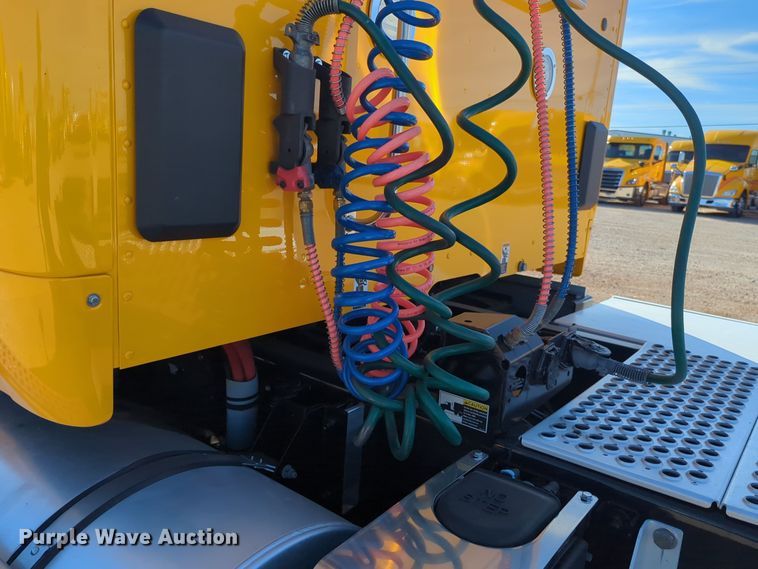 image for item EQ2468 2021 Kenworth T680 semi truck