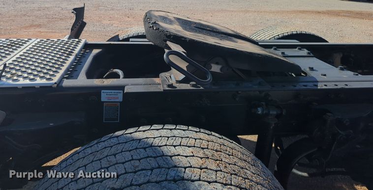 image for item EQ2468 2021 Kenworth T680 semi truck