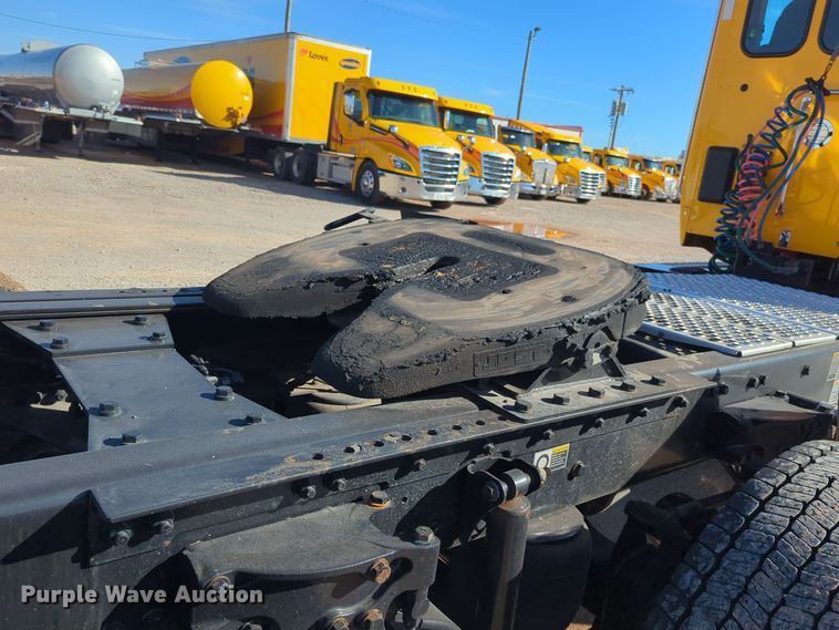 image for item EQ2468 2021 Kenworth T680 semi truck