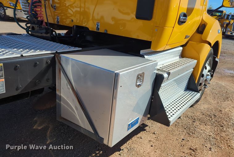 image for item EQ2468 2021 Kenworth T680 semi truck