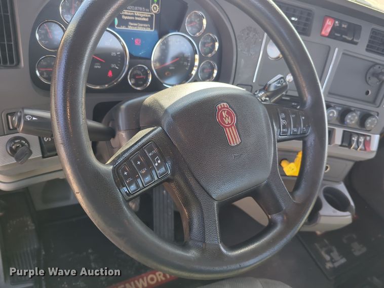 image for item EQ2468 2021 Kenworth T680 semi truck