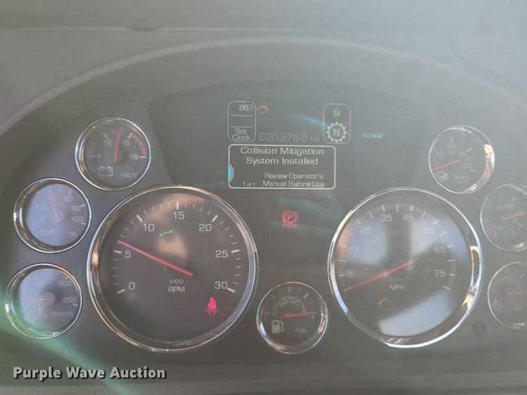 image for item EQ2468 2021 Kenworth T680 semi truck