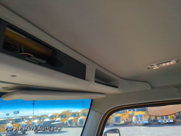 image for item EQ2468 2021 Kenworth T680 semi truck