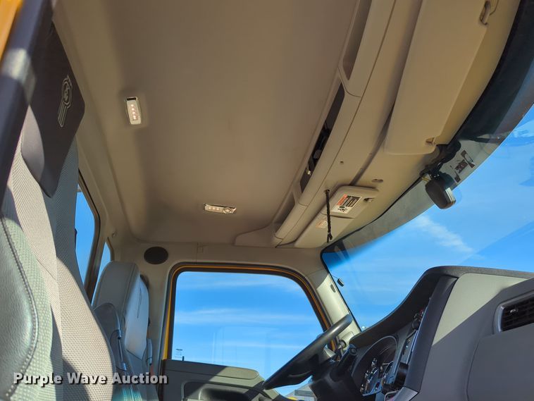 image for item EQ2468 2021 Kenworth T680 semi truck