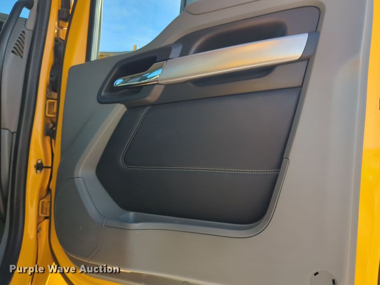 image for item EQ2468 2021 Kenworth T680 semi truck