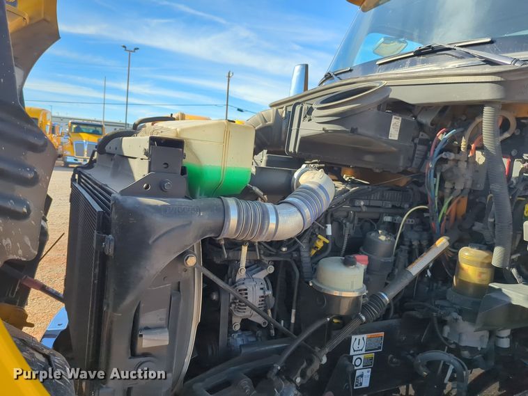 image for item EQ2468 2021 Kenworth T680 semi truck