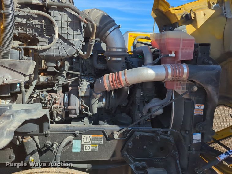 image for item EQ2468 2021 Kenworth T680 semi truck