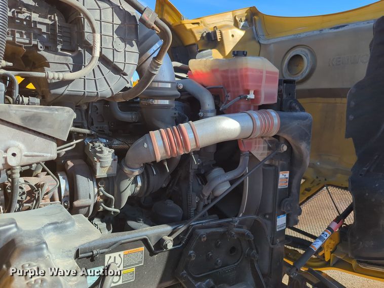 image for item EQ2468 2021 Kenworth T680 semi truck