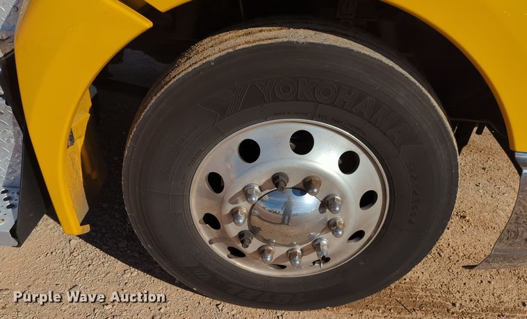 image for item EQ2468 2021 Kenworth T680 semi truck