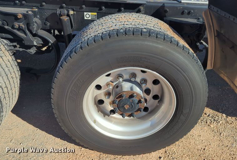 image for item EQ2468 2021 Kenworth T680 semi truck