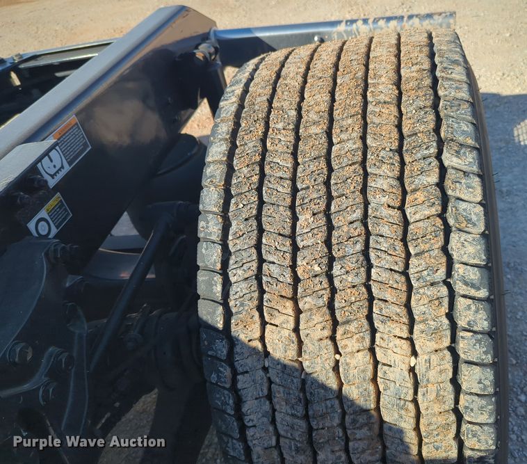 image for item EQ2468 2021 Kenworth T680 semi truck