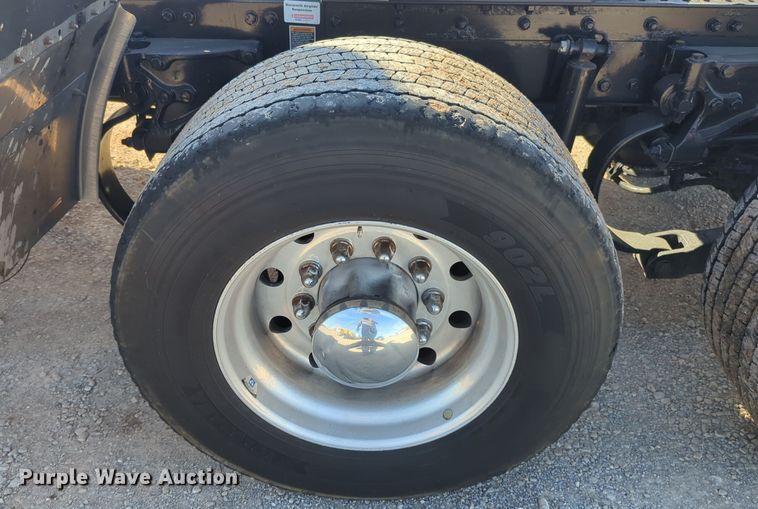 image for item EQ2468 2021 Kenworth T680 semi truck