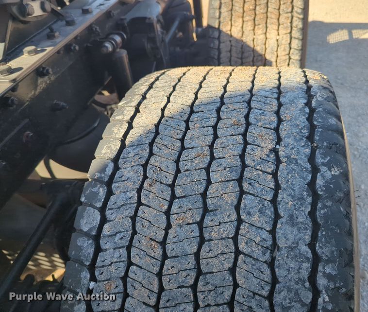 image for item EQ2468 2021 Kenworth T680 semi truck