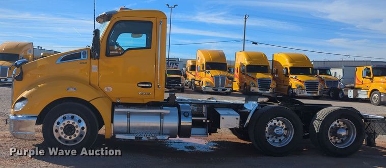 image for item EQ2470 2022 Kenworth T680 semi truck