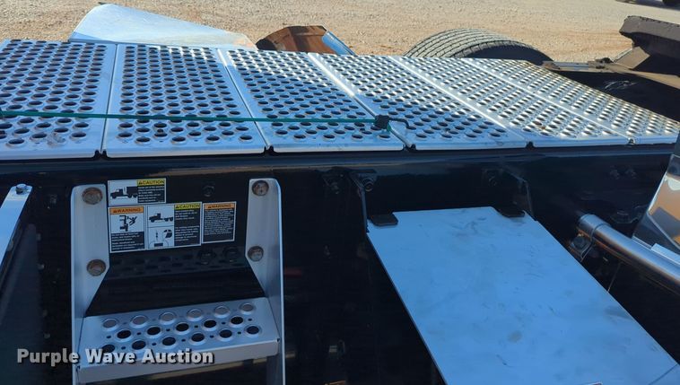 image for item EQ2470 2022 Kenworth T680 semi truck