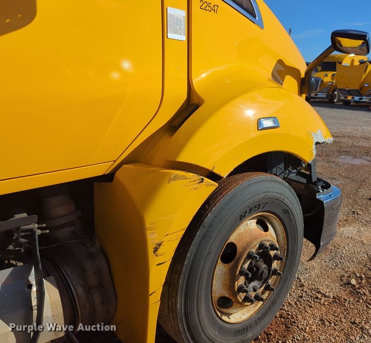 image for item EQ2470 2022 Kenworth T680 semi truck