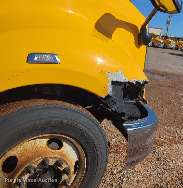 image for item EQ2470 2022 Kenworth T680 semi truck