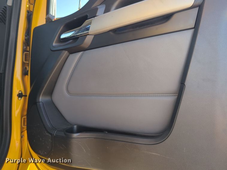 image for item EQ2470 2022 Kenworth T680 semi truck